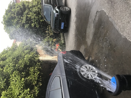 Bild zeigt 180° Rotation R10 Mehrfach-Auslass Düse Mittelsprinkler Bewässerungssystem
