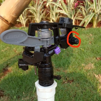 Normaler Stil 1/2' Impaktarm Bewässerungssprinkler auf Stativ mit steuerbarem Winkel