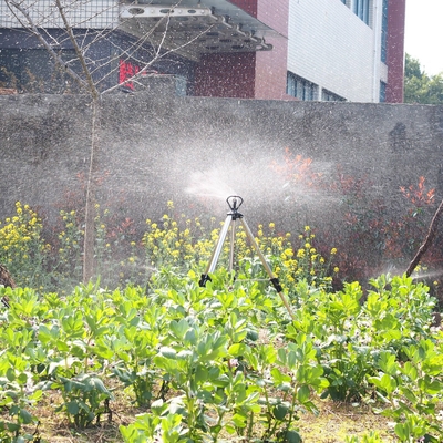 Technischer Kunststoff-Schmetterlingssprinkler für die Bewässerung von Hoffarmen spart Zeit und Mühe